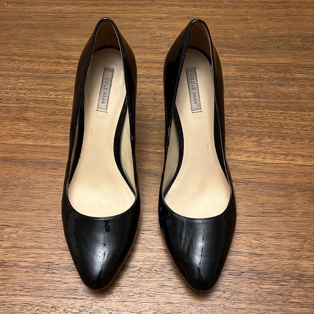 Cole Haan black pumps 